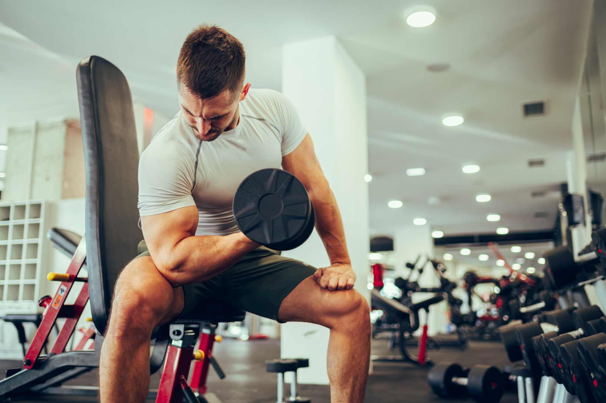 Šest nejlepších bicepsových cviků pro velký objem